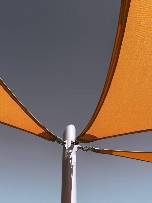 Comment choisir le poteau parfait pour votre voile d'ombrage ?